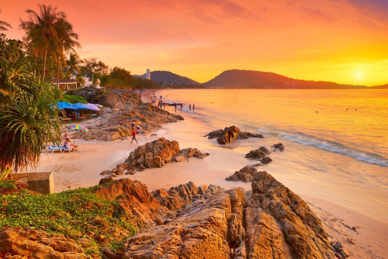 Porterhouse Beach Hotel Patong Екстериор снимка