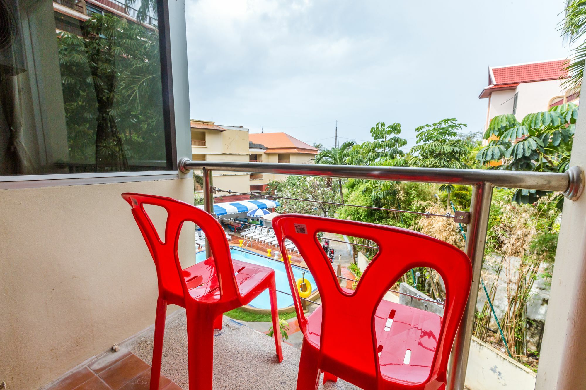 Porterhouse Beach Hotel Patong Екстериор снимка