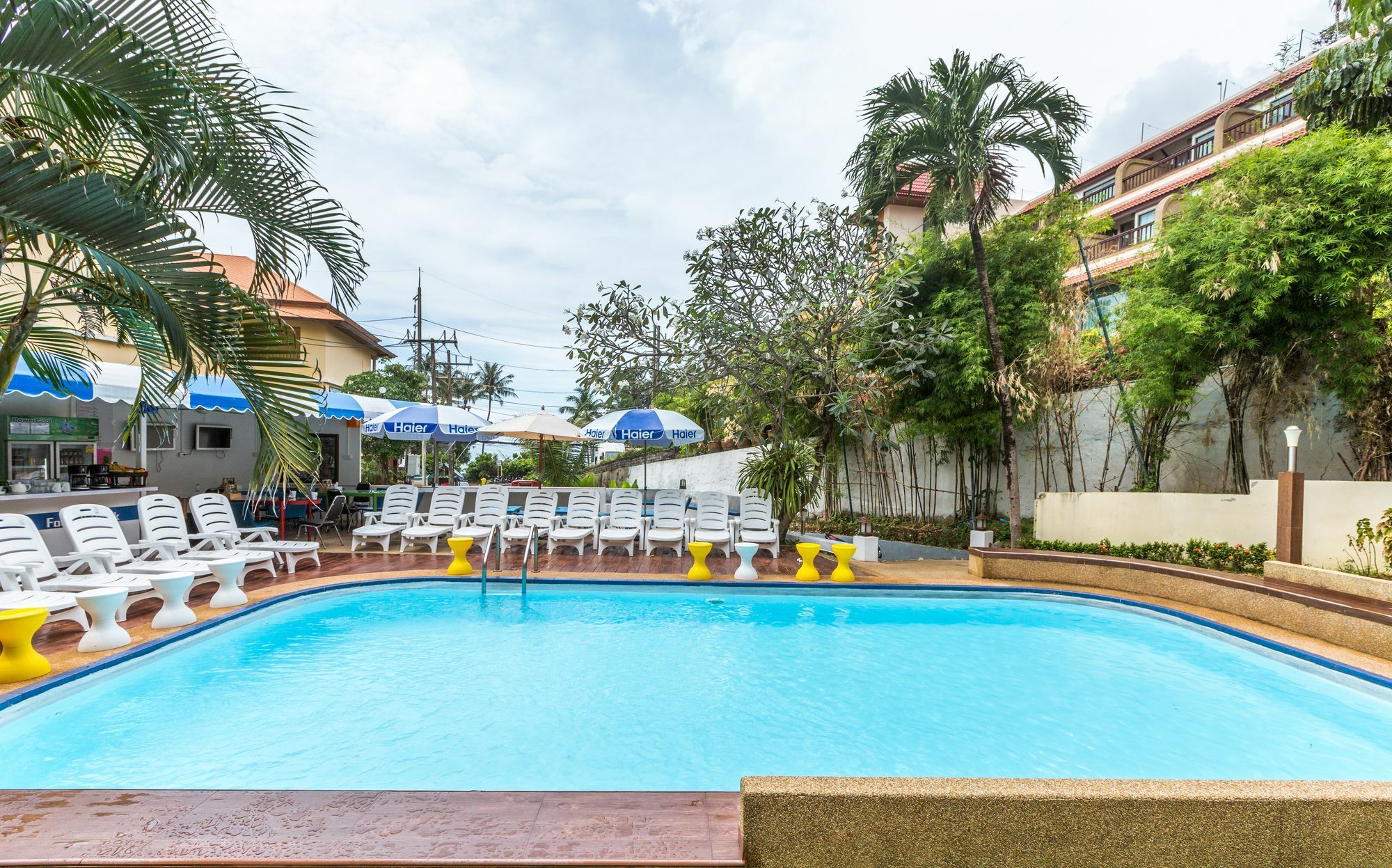 Porterhouse Beach Hotel Patong Екстериор снимка