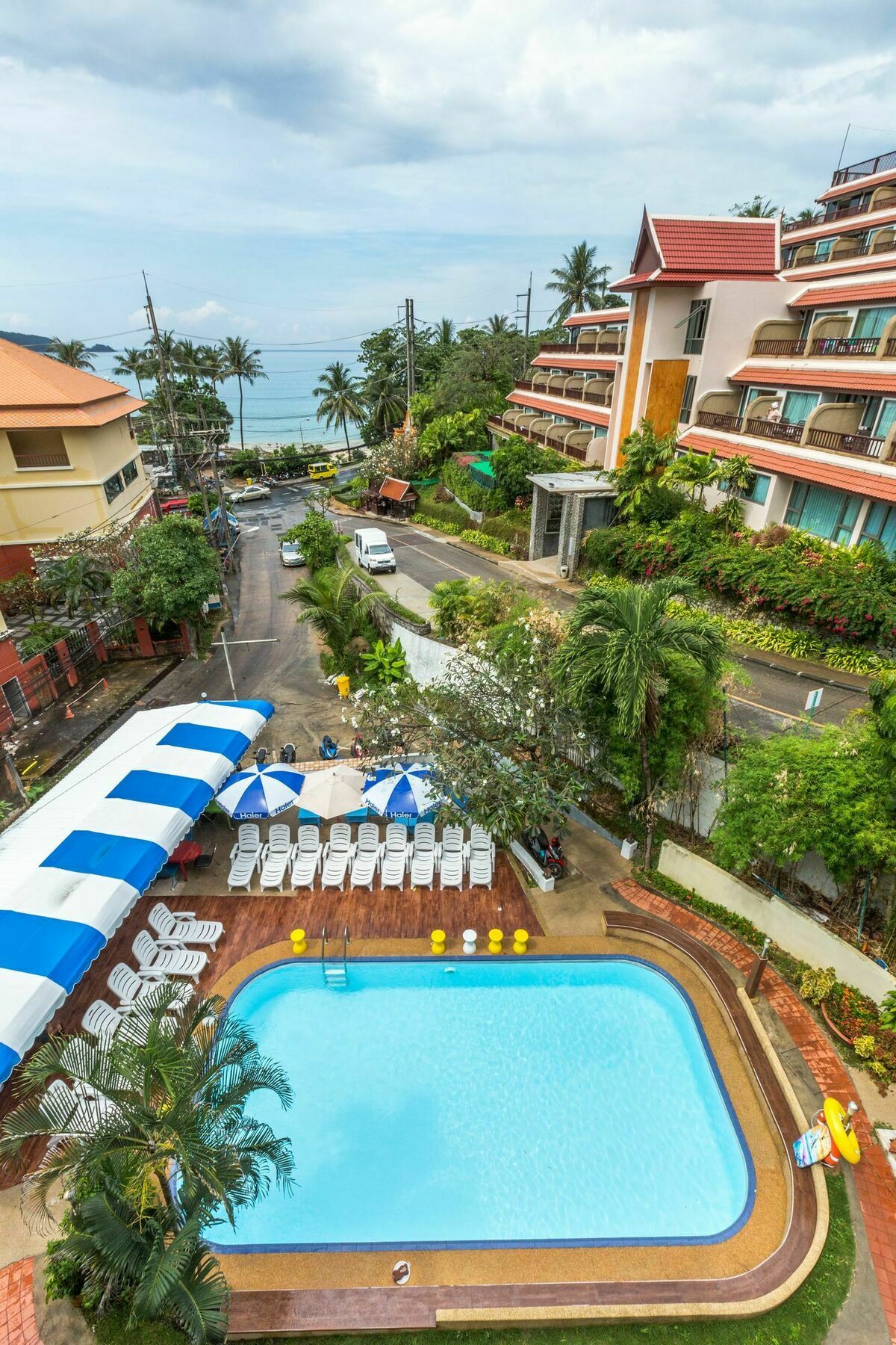 Porterhouse Beach Hotel Patong Екстериор снимка